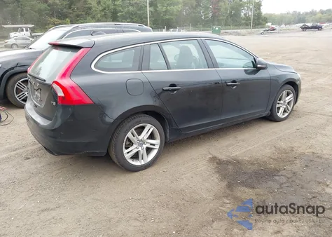 2015 Volvo V60 T5 Premier из США, поврежденный, VIN YV140MEK6F1254215